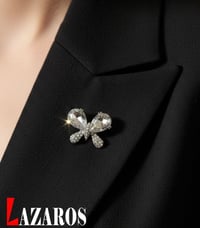 بروشات • ألوان واشكال • اكسسوارات