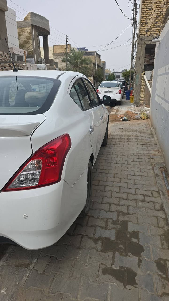 بسم الله الرحمن الرحيم نيسان صني ام البليته الزركه موديل ٢١ ماشيه ب ١٠٠  السعر ١١٣ وبيه مجال للشراي مكان السيارة نجف حي الجامعه للاستفسار الاتصال على الرقم ***********
