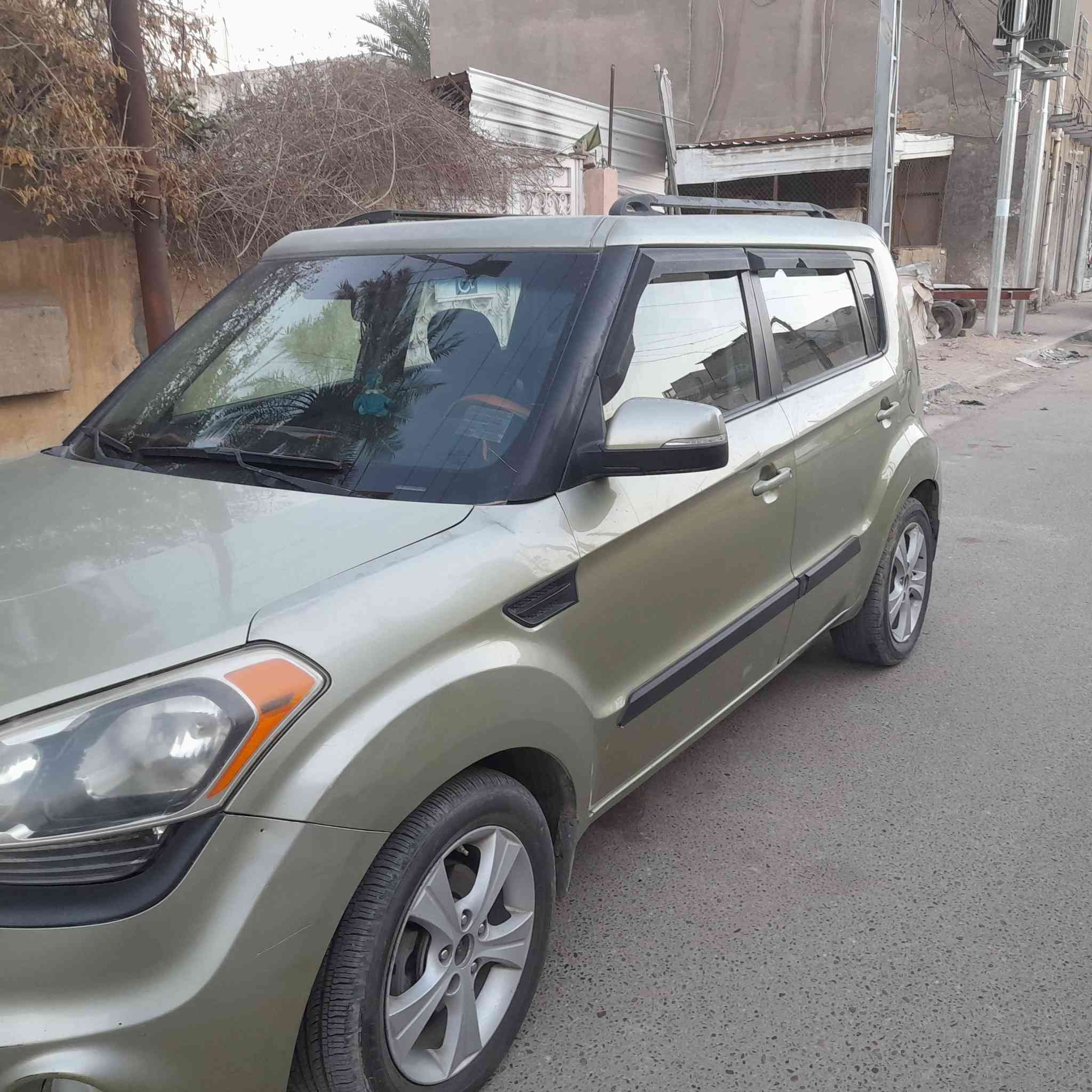 السلام عليكم كيا سول ٢٠١٣ بدون حادث بنيد فقط مصبوغ رقم نجف باسمي مكاني كربلاء بيها المحرك ينقص دهن السعر ١٠٠ وبيها مجال قليل  للإستفسار  هذا رقمي ***********
