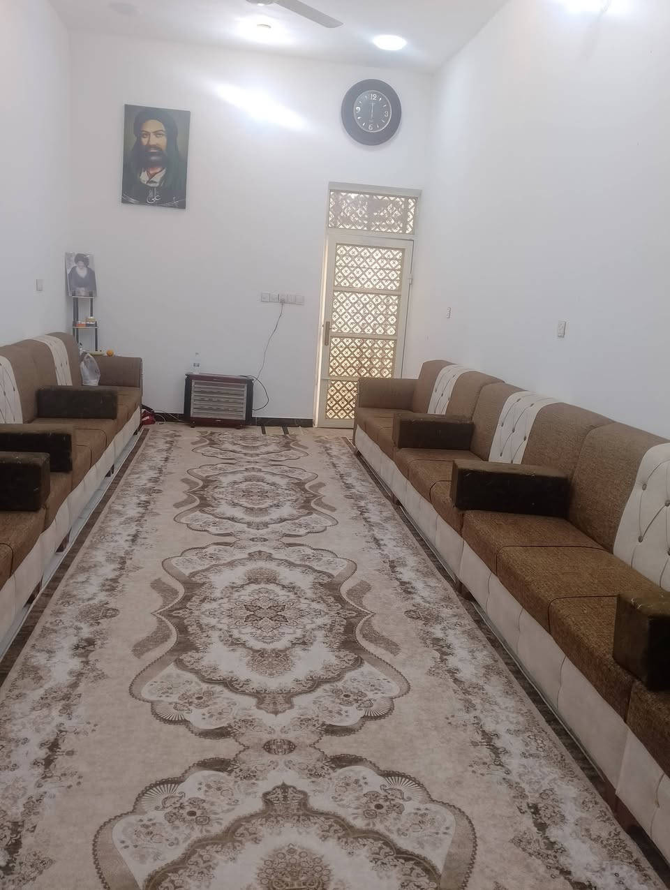 سلام عليكم دار للبيع مساحه 200 متر في نهاوند خلف معمل البلاستك على شارع عشرين كامل الخدمات 
(الاستفسار على الرقم ***********)
