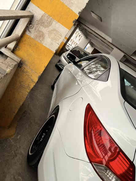 سلام عليكم للبيع اكسنت بلو  2012 سياره بيها نواقص بسيطه وبيه خيط تبخير فقط من القبغ تبخبر بعدها بدايته 3 قطع صبغ جاملغ امامي ايمن وجاملغ خلفي ايسر والباب ب اسمي تحويل مباشر جاهزه من التحويل ورقهما حلو السعر 95 وبيها مجاال  مكانه بغداد البنوك ***********
