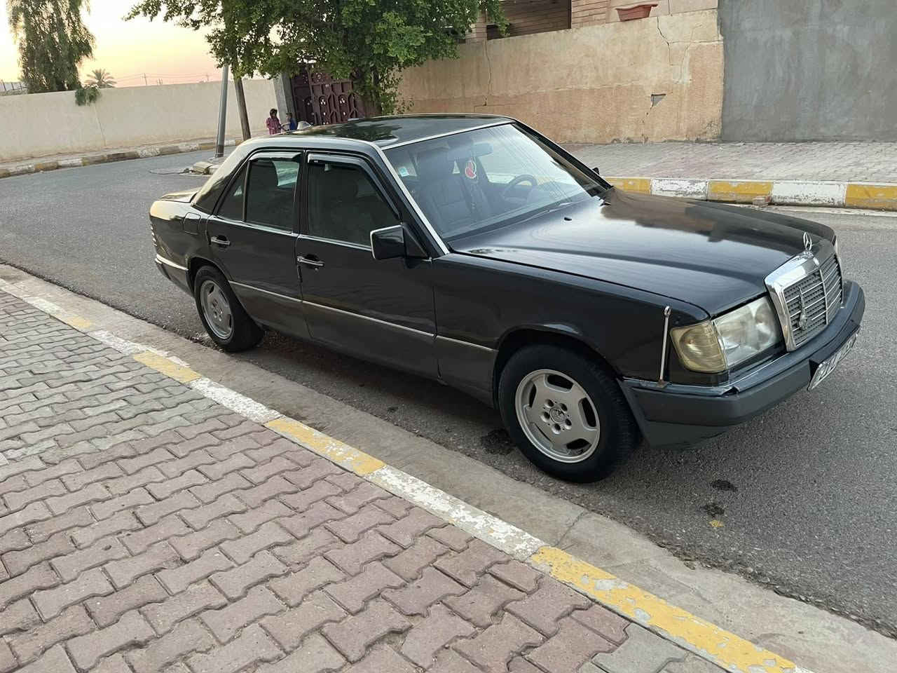 السلام عليكم مارسدس للبيع موديل 1990 محرك بطه 3000  ديلكو اربع تايرات  جدد تبريد ثلج  صدر امامي خلفي جديد صبغ احزام فقط  للجماليه كهربائياتها كلها شغالة 
مكان السياره ديالى  السعدية   السعر 68وبي مجال  بسيط حق الجية السيارة كاملة مكملة  للتواصل  ***********
