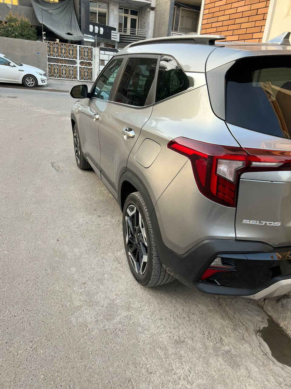 سيليتوس  موديل ٢٠٢٤
فول مواصفات 
فور ويل 
كشن جلد تدفئه تبريد 
نقطه عمياء
رادارات 
فتحه 
كشن كهربائي 
قطعتين تبريد 
تحديد مسار
فول لمتد 
باسمي دخول جديد 
تبديل بنيد فقط بدون دواخل 
اريباك فقط دركه 
للتواصل عن طريق التليفون 
***********
