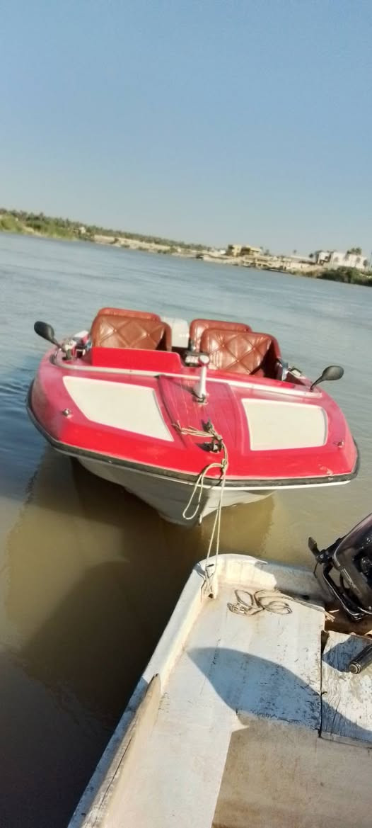 السلام عليكم زورق للبيع الاتصال *********** واتساب
