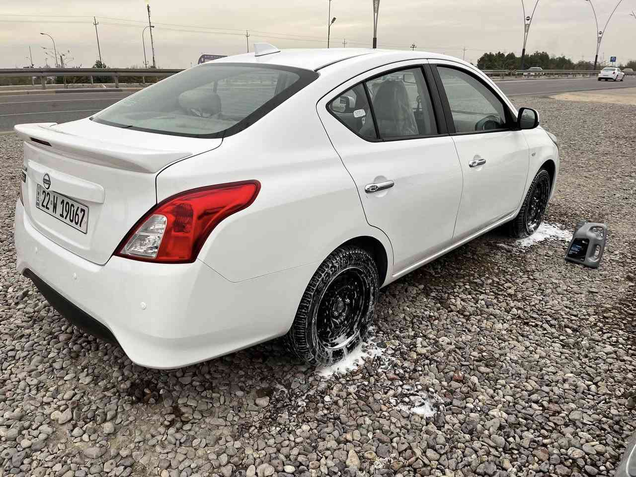 السلام عليكم عندي نيسان سني موديل 2024هندي أم لبليته زركه سياره مكفوله كفاله عامه ماشيه 11الف حقيقي سعر128وبيها مجال بسيط العنوان بصره الزبير رقم هاتف ***********
