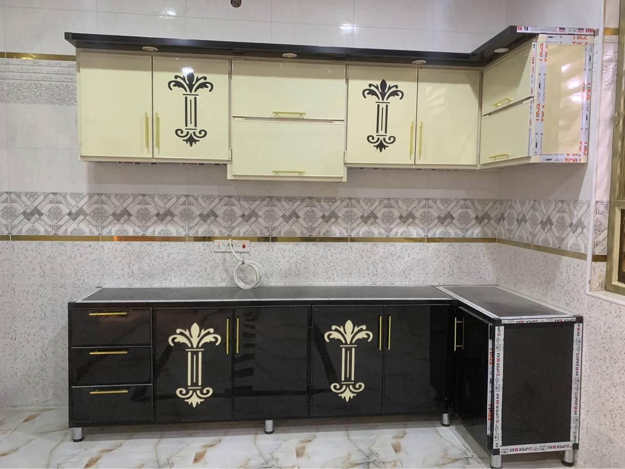 يلمز للمطابخ التركيه 
لعمل كافة أعمال الألمنيوم 
مطابخ ألمنيوم مطابخ الهيكل ألمنيوم والأبواب خشب 
hdf
ابواب شبابيك محجرات
العنوان الناصريه الموحيه مقابل المدينه المائيه 

☎️📞*********** ناصرية, ذي قار
