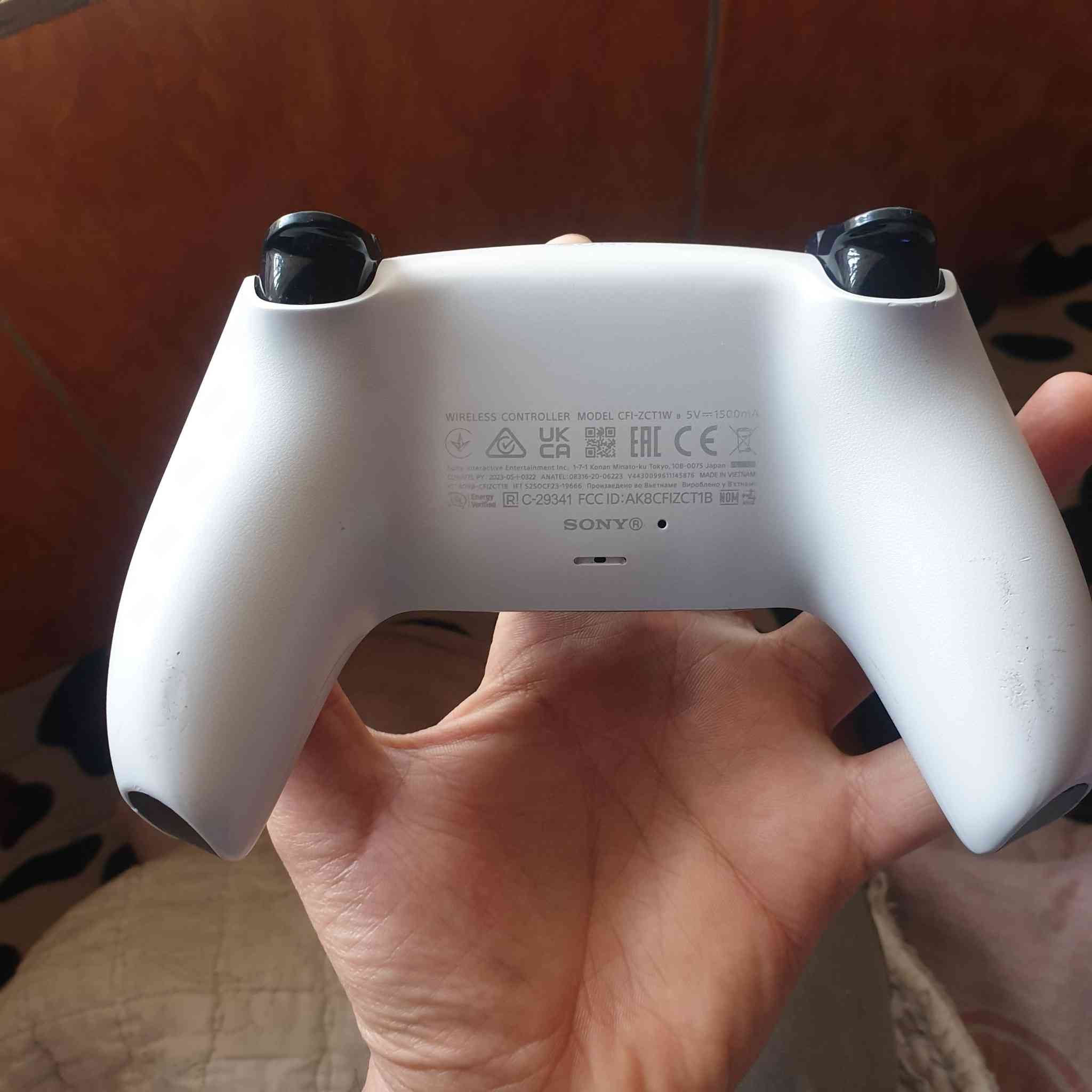 السلام عليكم
جوستك بلي فايف مستخدم اصلي 
شغال ومابي اي درفت او مشاكل 
السعر 50 قفل مكاني بغداد مدينة الصدر 
رقمي *********** توصيل ماعندي
