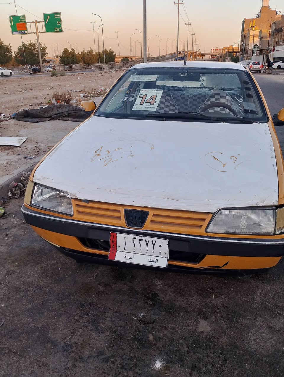 يالله بيجو 405مكنة وكير وحدادية بجيس كهربايات شغالة تخم تاير كلة جديد سنوتهة الصلية راعهة بنجف بس ماواصلة سيارة مال تكسي على باب لله سعرهة 16وبهة مجال قليل مكانهة نجف حي ندا رقم ***********
