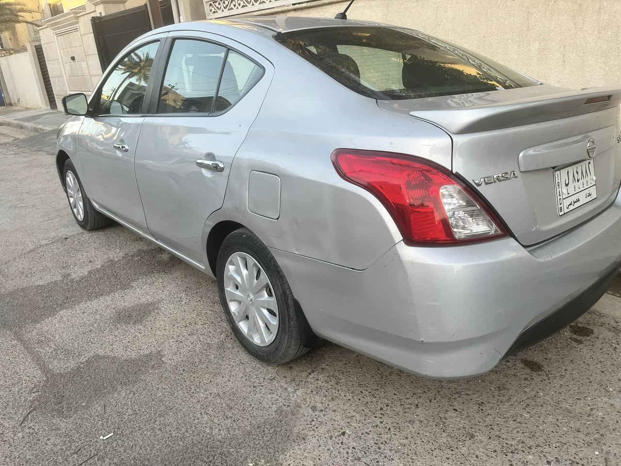 بيع سريع فيرسا 2019 كير محرك صدر تبريد جديد داخل نظيف شاشة كاميرا بيهة قطعتين صبغ و3 قطع رش بسبب الجراد 
السعر 77 $ وبيهة مجال جداً بسيط مكاني بغداد 
***********
