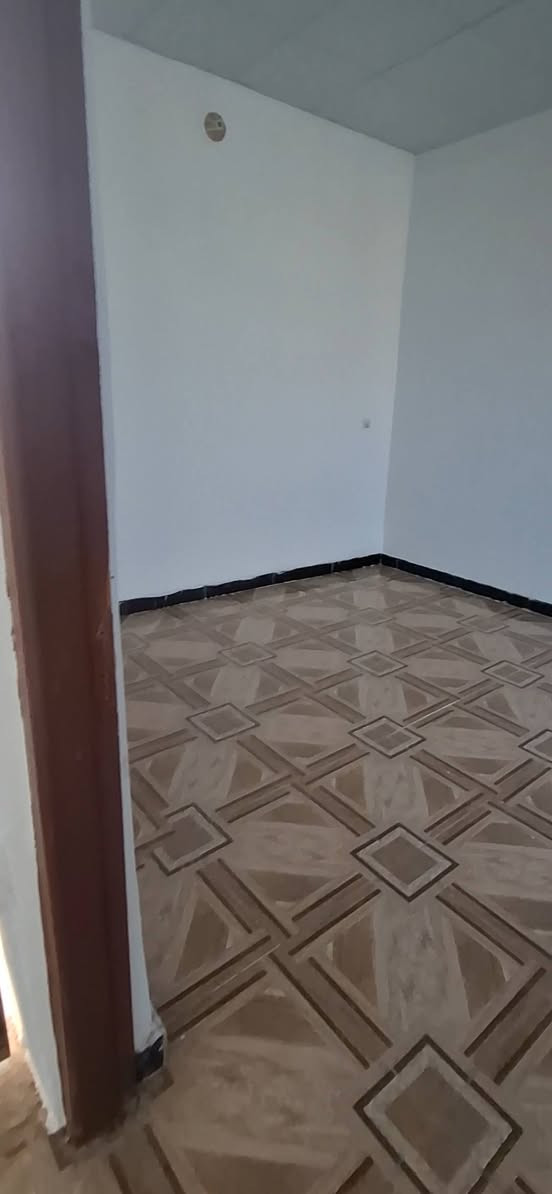 كل عام وانتم بالف خير 
السلام عليكم مشتمل مساحه ١١٥ متر بلرحمه خلف افران صمون السلام موالمربع الاول المربع الثاني كهرباء ماء مجاري بورسلين ابواب سقوف ثانويه كله جديد قاطين غرفه فوك وغرفه تحت واستقبال وصاله وحمام داخلي ومنور وممشه كله جديد تانكي ماء ١٥٠٠ لتر وسخان ١٤٠ لتر وماطور ماء ومغسله   مراوح سقفيه كاونترات وياه بس جيب غراضك  واكعد تريد تستثمره ايجار ب٢٠٠ الف اقل شي وباسمي للاستفسار *********** السعر ٧٥ مليون واذا مراوس بسياره وفرق اراوس كورلا او النترا ومن الله التوفيق
ملاحظه اني حاليا ساكن البيت والبيت باسمي 
للاستفسار اما علا الرقم او علا الصفحه ومن الله التوفيق
