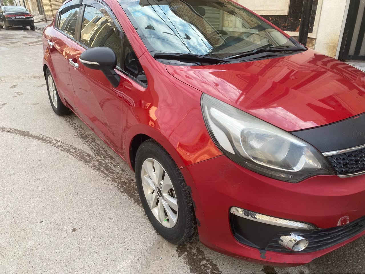 السلام عليكم 
للبيع كيا ريو 2016 خليجي رقم بغداد بيها حادث باب السايق ومعدل على البارد 
محرك 1.600 ابو دبل قطاره
اللون احمر 
مكينه كير بحاله جيده جدا 
كهربائيات شغاله
الشاشه عمل
كامره خلفيه عمل
اشاير بالمري
مري قابله للطي كهربائي
السعر المطلوب 98 ورقه وقابل للتفاوض 
للاتصال على الرقم *********** بغداد, العراق
