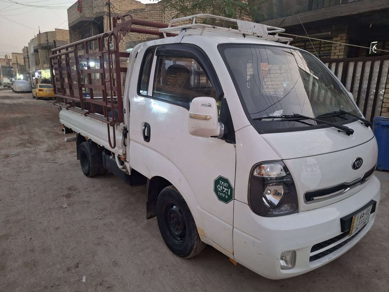 سلام عليكم كيه بنكو ١٦ باسمنة لل ٢٧ مكفوله من ضربه فقط دوس معمرة جاهزة من كلشي تبريد ثلج تخم تاير ١٣ صدر نضيف شاشه كامرة كير  مكينة مامفتوحه بيهة بخار بدون كص وناعمة سيارة خير من الله ١١٥ بيهة مجال قليل ***********
