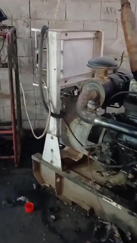 بيركنز صيني
63 كيفي 180 امبير 
مكفول مكينه ورأس توليد 

***********
