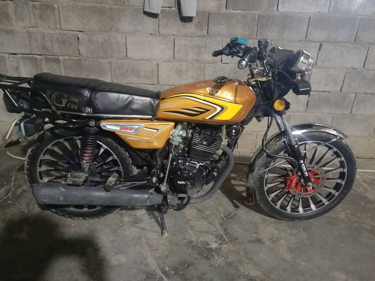 دراجة سونك 5 كير كلشي بيها مكفول
كهربائيات كاملة 
بصمة تشغيل 
محرك مكفول 
فقط شاشة نص ونص تشتغل 
السعر825وبيها مجال
شراي راسلني تدلل 

مكاني الصويرة


**إذا كنت صاحب هذا الإعلان وتريد حذفه لأي سبب، رجاءا أرسل رسالة إلى الدعم الفني**