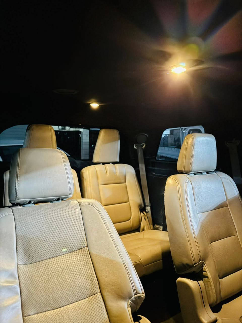 السلام عليكم فورد اكسبلور موديل 11.وارد خليجي حادثه جاملغ خلفي والباب الخلفي مصبوغه الصفحه كامله . مكينه بالجيس  كير كفاله جديد  مواصفات فول  عدا الفتحه  رقم اربيل بأسمي تحويل مباشر السعر 122..***********.
