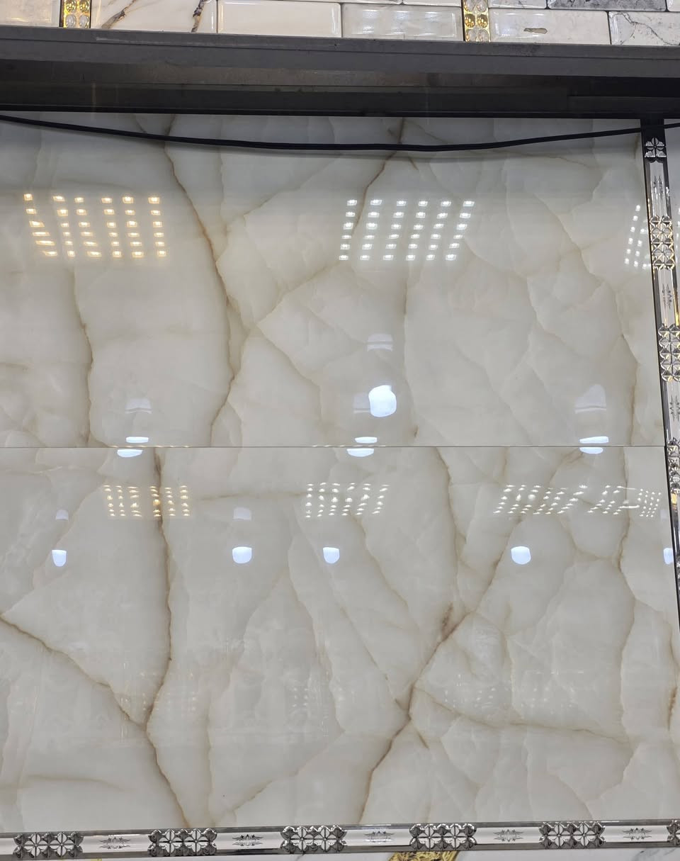 ✨ لوح بورسلين هندي فاخر ✨
📏 قياس 60×120 سم
🔸 تصميم عصري يناسب أرقى الديكورات
🔸 جودة عالية ومتانة تدوم لسنوات
🔸 مناسب للأرضيات والجدران (صالات، مطابخ، حمامات)
🔸 مقاوم للرطوبة وسهل التنظيف
💰 السعر بأسعار الجملة – مناسب للجميع
🏢 معرض الزهراء للسيراميك والبورسلين
📍 أفضل الأنواع وأحدث التصاميم
📞 للتواصل: ***********
