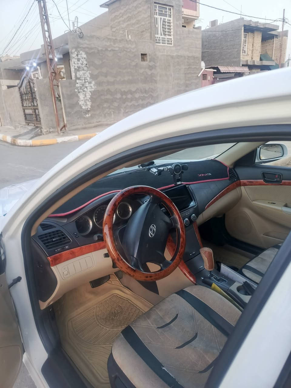 السلام عليكم سوناتا 2009مكينة 2000كير مكينة مكفولات حدادية جديدةسونار بيها تريد وكالة تريد تحويل 118$وبيها مجال اتصل *********** مكان السيارة واسط قضاء الصويرة
