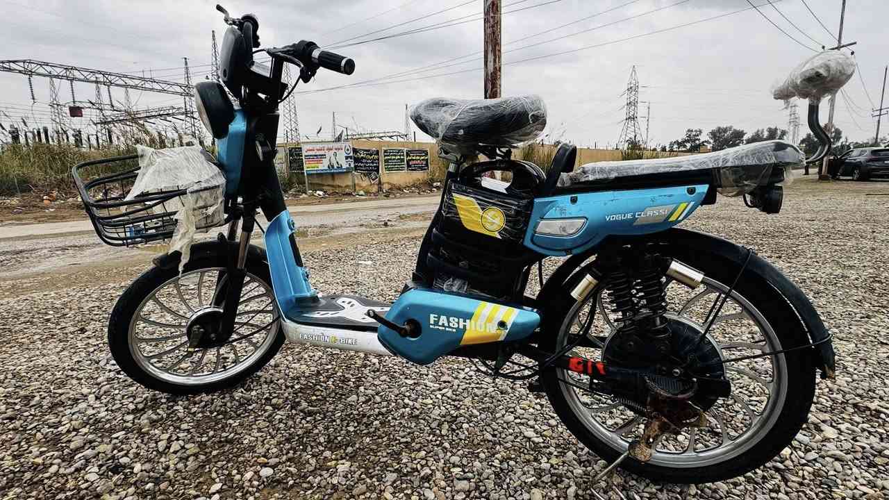 بايسكل شحن للبيع
موديل 2024 
شاشه بلوتوث
النضافه مثل ضاهره بالصور
بطارايته نص عمر
يرادله ترتيبات قليله 
مكاني دور الزراعه مدخل الجوال
سعر ١٥٠ وبي مجال بسيط للطيبين 🤍. 
رقمي :***********
