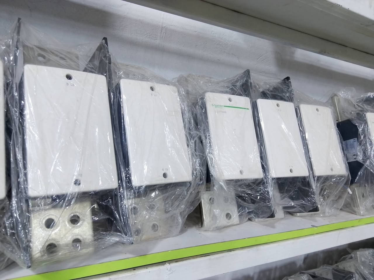 السلام عليكم رمضان كريم 🌹 ❤️ 
عروضنا ما تخلص 🧐🫡 رجعنالكم بخصم اقوه تدللون ‼️😁
(جميع المواد على السعر القديم لا يوجد تغيير بلسعر) 🫅🌹
خصم 30٪ على جميع القواطع الشنايدر لأصحاب المحلات التجارية والدوائر الحكومية 😲
....................................................................................
خصم 30٪ على جميع انواع الكوندكتر الشنايدر لأصحاب المحلات التجارية والدوائر الحكومية 😲
....................................................................................

للاستفسار واتساب : - *********** 📞🛜 📠

توصيل لجميع المحافظات 📦🚚 

ايضا لدينا معمل لتصنيع جميع انواع البوردات  بأيادي مهندسين وبأسعار تنافسية 📞🌹

تدللون ❣️🌹

#الجميع
