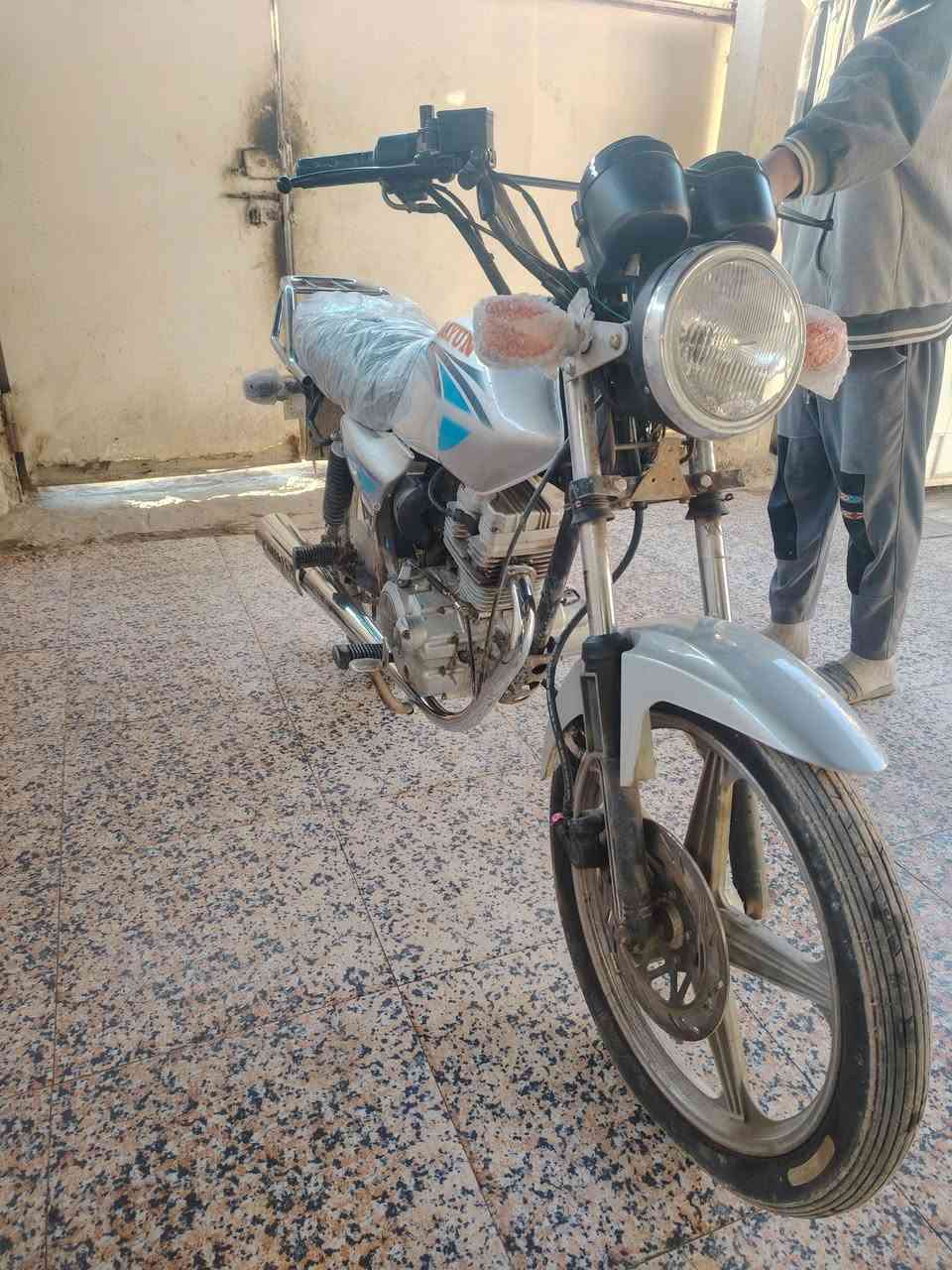 السلام عليكم دراجه دايون عضم 18طالعه ب 21اوراق سكنر دراجه حلوه ومرتبه مكان بابل الحمزه الغربي السعر ب 800 وبيهه مجال ***********
