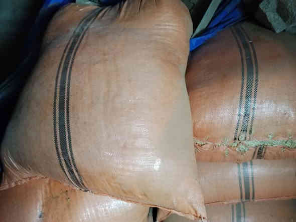 السلام عليكم يوجد تبن للبيع مكان ديالى بلدروز حجم لكونيا 90سعر زوج 12الف رقم ***********
