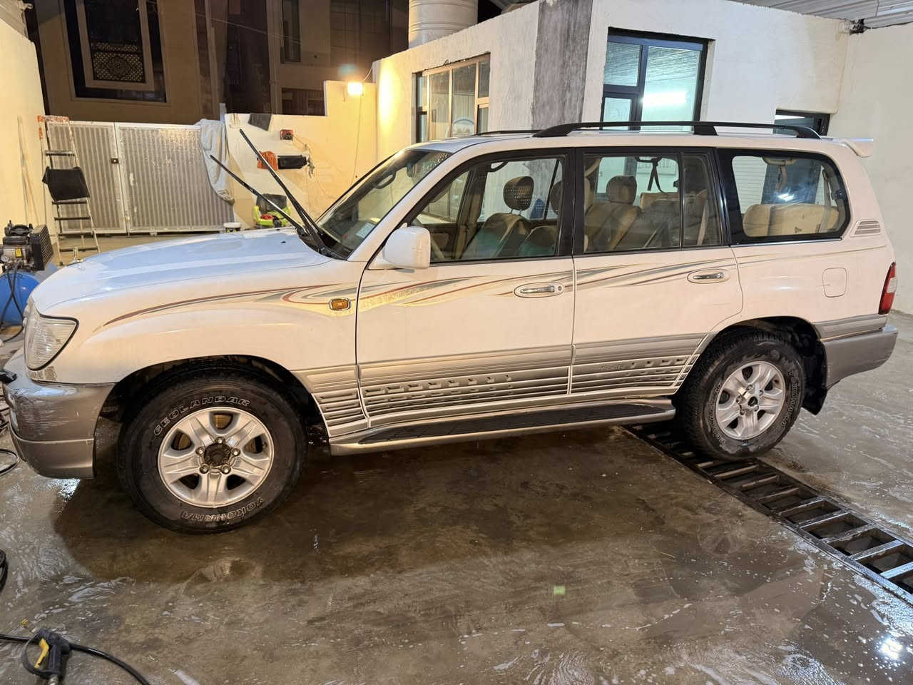 السلام عليكم
لاندكروز 2007 فول مواصفات 
بيها صبغ شبر جاملغ الخلفي جهه السايق الباقي مكفول 
السعر 19000 وبيها مجال بسيط 
المكان بغداد زيونه 
للاستفسار 
***********
