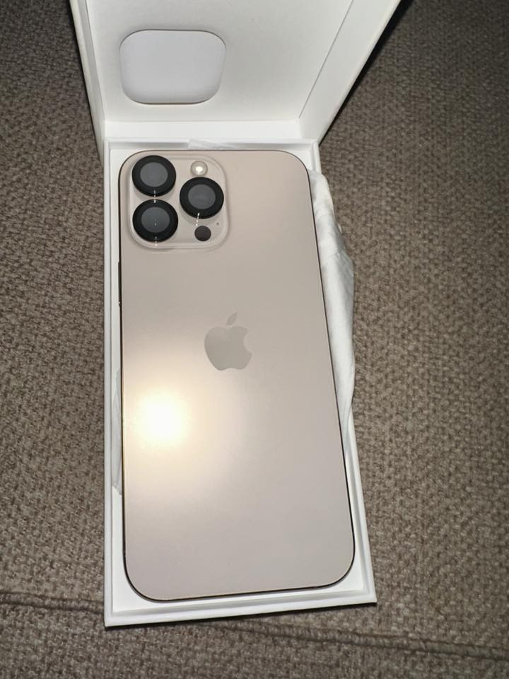 السلام عليكم ايفون 16 pro max ذاكره 256 بطاريه 93 الجهاز جديد ومابي ايشي ومامفتوح مكاني بغداد متواجد واتساب ***********
