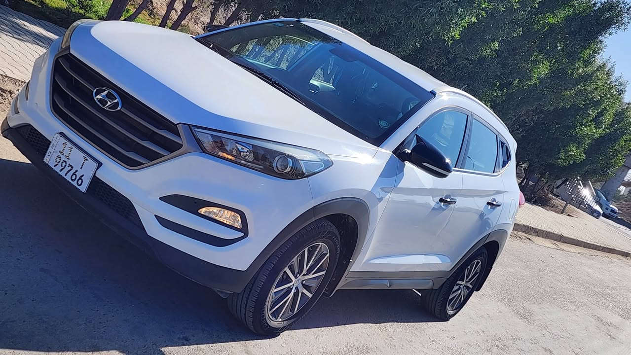 توسان ١٧ خليجي 
مكفوله عامه
رقم بغداد بسامينه 
السعر 155 نهائي 
مكان السياره بغداد السيديه 
*********** متوفر واتساب
