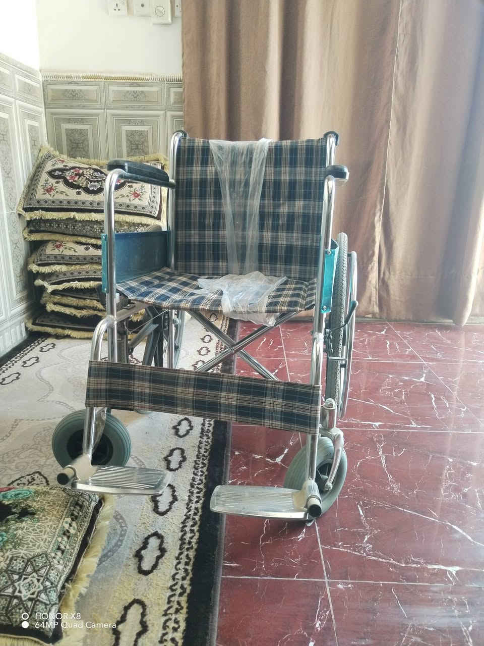 سلام عليكم عندي عربانه عجزه محد كاعد بكشنه مشتريه ١٤٠
باليرضه الله قيمه واخذه ***********
