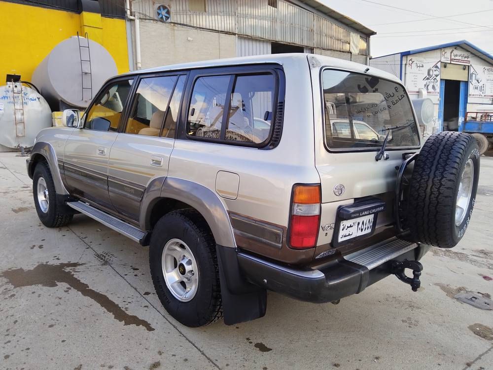 ***********له يلا عه له وي موديل ١٩٩٠ مه كينه وكيرو ده بل اكسلي به شه رت جوار تايه و ويلي تازه خراوه ته سه ر ي بي ده عم له رساخي بوياخ كراوه ارمي سليماني ارمي كونه به شه رت سه ياره ي باكو خاوين و بي مه صرفه هه موو كياني له سه ر شه ريكه ماوه نرخي ٦٠ كه لاو كميك مه عامه له السليمانية, العراق
