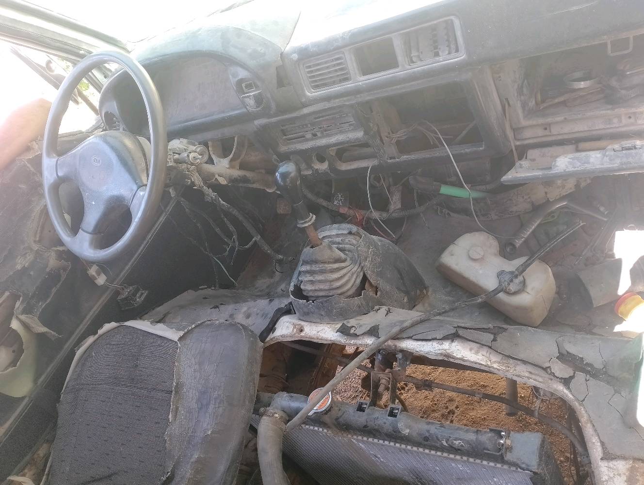 كيه هونداي 14 راكب مكينه ونجي 6 نواقص كهربائيات ارضيه تعمير تعبانه بس بيها قوه حداديه نضيفه اوتوماتيك بنزين موديل 96 رقم ابيض بصره راعي موجود بابو الخصيب 20 ورقه وبيها مجال حق الجيه تبديل بلكات جديده نوزلات جديده كابريته جديده واير بلك جديد فيت بم جديد راديتر جديده للبيع عنواني البصرة كرمه علي شارع سيد ابراهيم الشلهه 