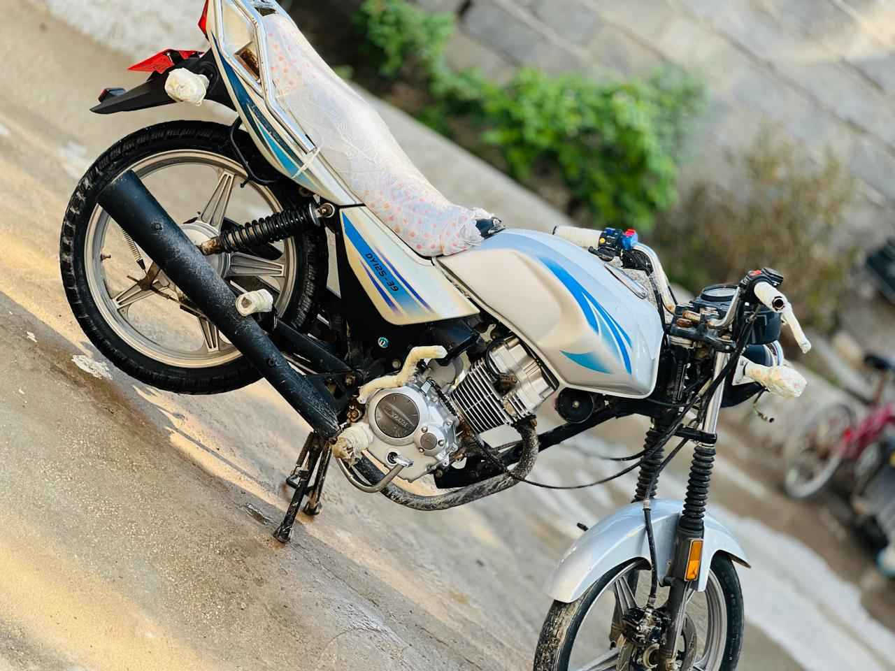 للبيع دراجه دايوان نضيفه موديل 2022 رقم بسمي يعني سنويه السعر بيه مجال كربلا الحر الصغير رقم الموبايل *********** كربلاء, العراق
