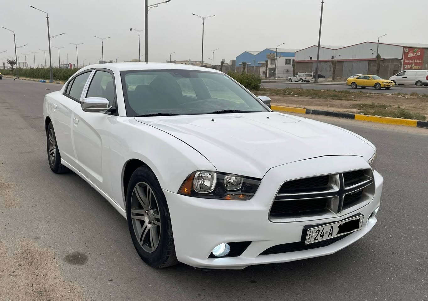 السلام عليكم ***********
دوج جارجر 2013 كندي 
كلين تايتل مكفوله من الضربه 
محرك 3600 مكفول 
تو ويل 
كير واكسل مكفولات 
حداديه امامي وخلفي وتايرات جديده 
مسويلها ادامه كامله بلكات جدد 
وبراد دهن جديد اصلي وماي احمر 
راديرات جدد 
السياره اخوان شرط بدون نقص برغي وترايها 200 
تبريد شرط ثلج 
وتدفئه توب
رقم دهوك الدولي وسنويه لل 29 
تريد وكاله عامه او تحويل ثاني يوم 
السياره فقط اجت من كندا بيها كلير 4 قطع بدون ضربه وبدون معجون مكفوله السياره من الضربه والفتح والتبديل 
مكانها البصره ابو الخصيب مهيجران 
سعرها 150 بي مجال قليل 
اخوان رجائا مجالها قليل لان السياره مكلفه هواي
*********** ابو الخصيب, البصرة
