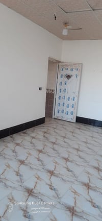 مشتمل طابق ثاني نظيف للايجار يحتوي استقبال وغرفة مساحة كبيرة ومطبخ وصح...