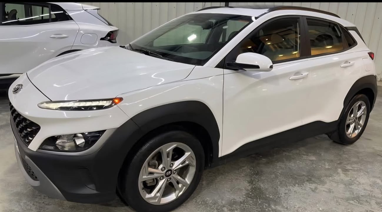 سلام عليكم /***********
كونا 2023 رقم بغداد جديد بسمي 
سيارة كلين بدون قطرت صبغ ولا بارده 
حلوه جاهزه من كلشي اي نقص مابية 
موصفات 
محرك 2000 دوش 
بصمة او بصمة ابواب 
كشن كهرباء 
شاشة كبيرة او كامره دوارة 
رادار امامي خلفي جوانب 
بعد بيه موصفات حلوه سيارة 
مكان السيارة بغداد الدورة 
السعر 158بية مجال
***********
