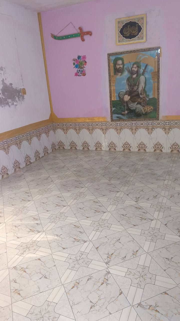 بيت زراعي مساحه 120 بالقريه العصريه قرب حي الصناعي كهرباء مجاري خدمات تبليط كامله على حسب الاصول بها الزراعه مضمون ديوانيه صاله غرفه مطبخ منور بيت حلو مرتب زين السعر 27 وبي مجال للطيبين حق الجيه اللي ما  عاجبه يطلع قبل الاستفسار واتساب ***********
