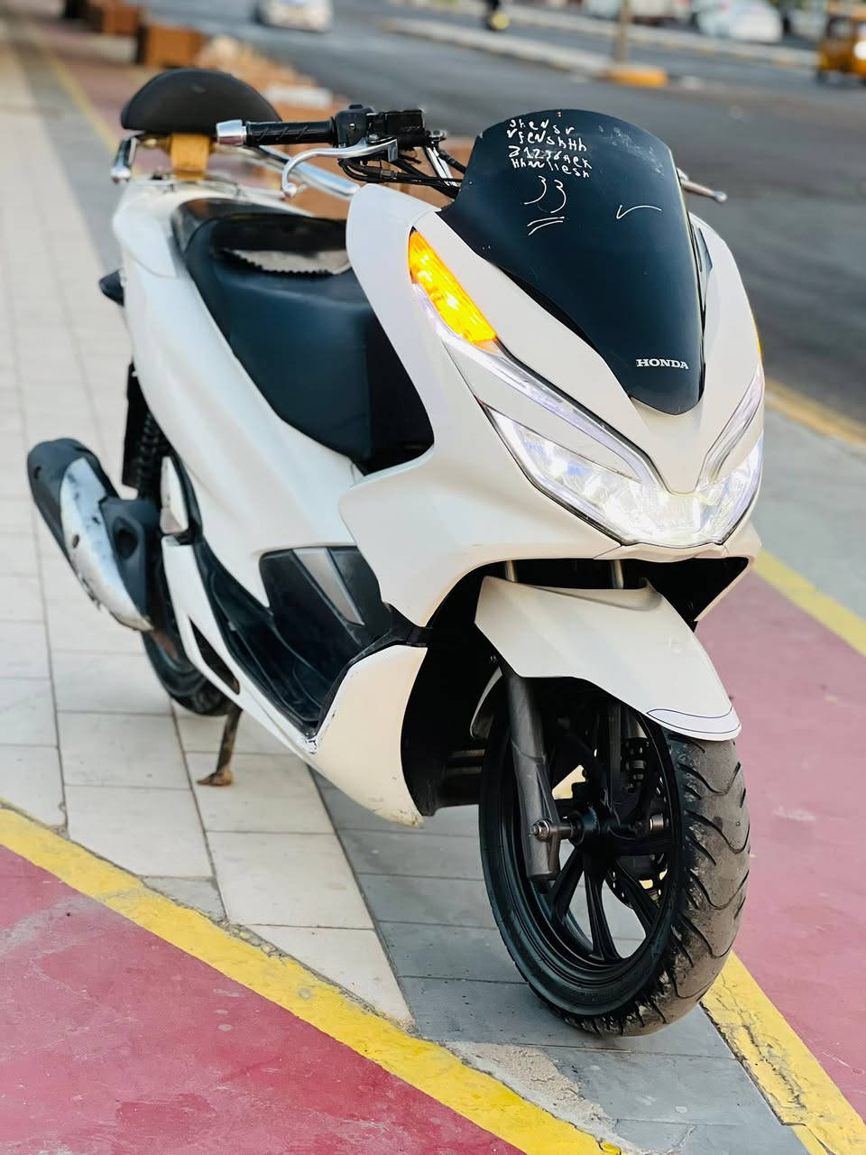 السلام عليكم دراجه PCX ياباني الجيل الثالث للبيع مكينه 150 حساس ازدحام بصمة دكمتين ياباني الاصلي دراجه مكفولة كفاله عامه مال جناي مكينه برغي ممفتوح بيه شلعه معدل فول ماشي 1000 حقيقي السعر مليون 950 بيه مجال بسيط عنواني بغداد للاستفسار ***********
