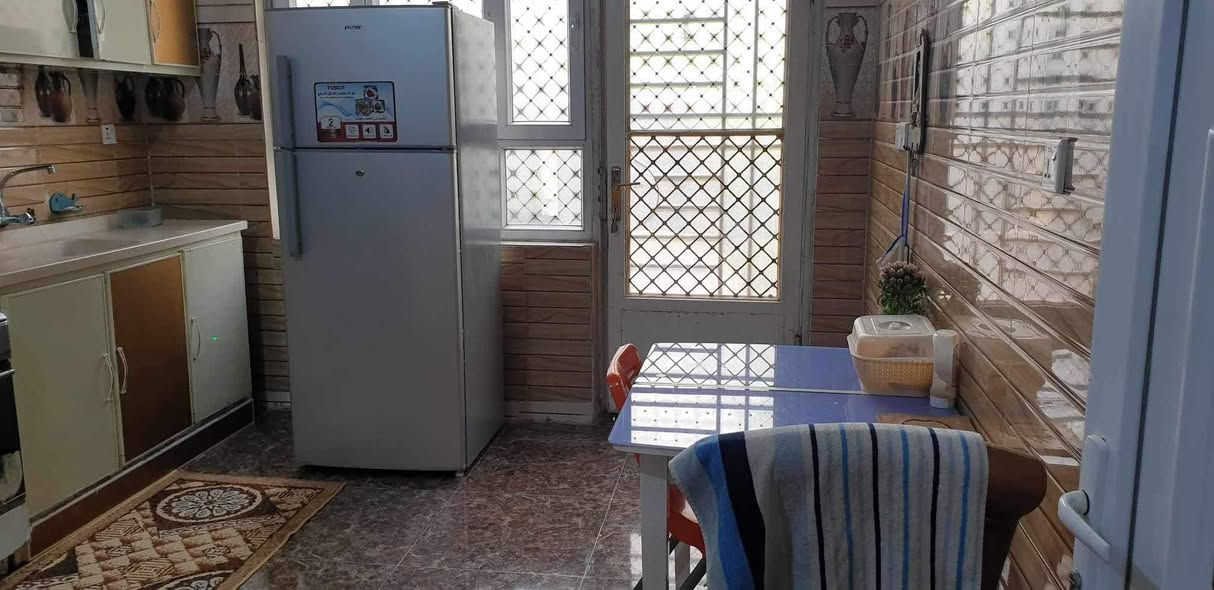 دار للبيع مساحة. ٢٢٥ متر طابقين 
٣ غرف نوم 
الطابق الاول غرف نوم مع صالتين و مطبخ 
مجمع صحيات 
الطابق الثاني غرفتين كبار مع صالة 
كراج يتسع سيارتين 
حديقة  عمر البناء. ٥ سنوات حديث 
واجهة البيت ١٠ متر. زراعي  ملك صرف اسهم 
سيراميك البيت كلة اسباني موقعة نهاية شارع الحسينية  في منطقة شفتة  عل شارع العام. خدمات كاملة 
للاستفسار عقارات شفتة وقطع اراضي زراعي طابو ملك صرف  ***********  حجي راضي لمعرفة السعر اتصال فقط.  ا🧿
