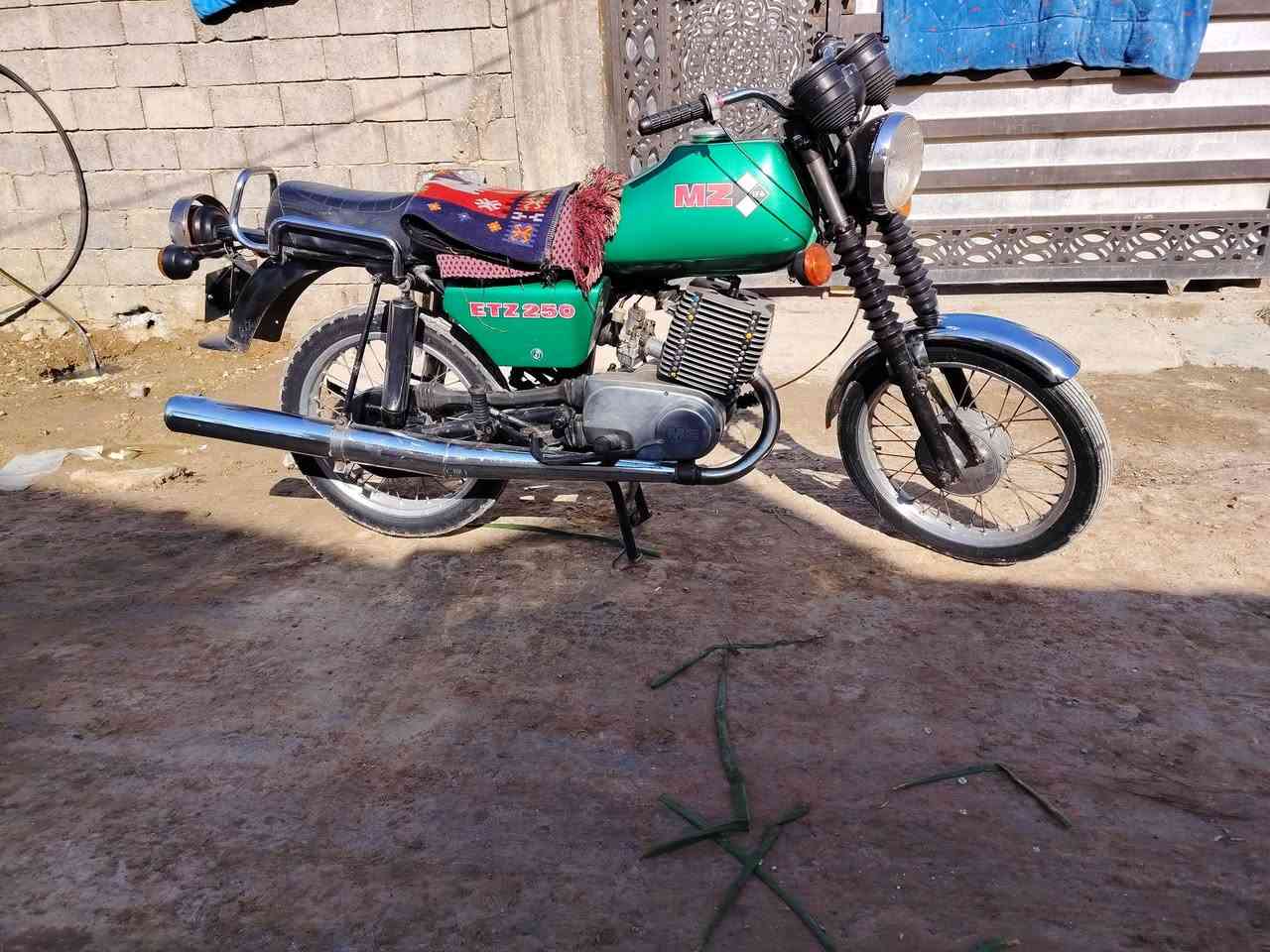 السلام عليكم من رخصت مدير لكروب ماطور. 82 للبيع مكينه تركي كصه 2 ماكنيت بيها بس خشم مبدل كهربائيات كلها شغاله فدوه لميشتري لاضل يدور سوالف تعبانه كلمن وسعره وكلمن يبيع بليصرفله ولماطورات اشكال وكلمن وسعره (سعر 1350 )  وبي مجال لشراي بي خير ويدلل مكان بابل مسيب رقم ***********
