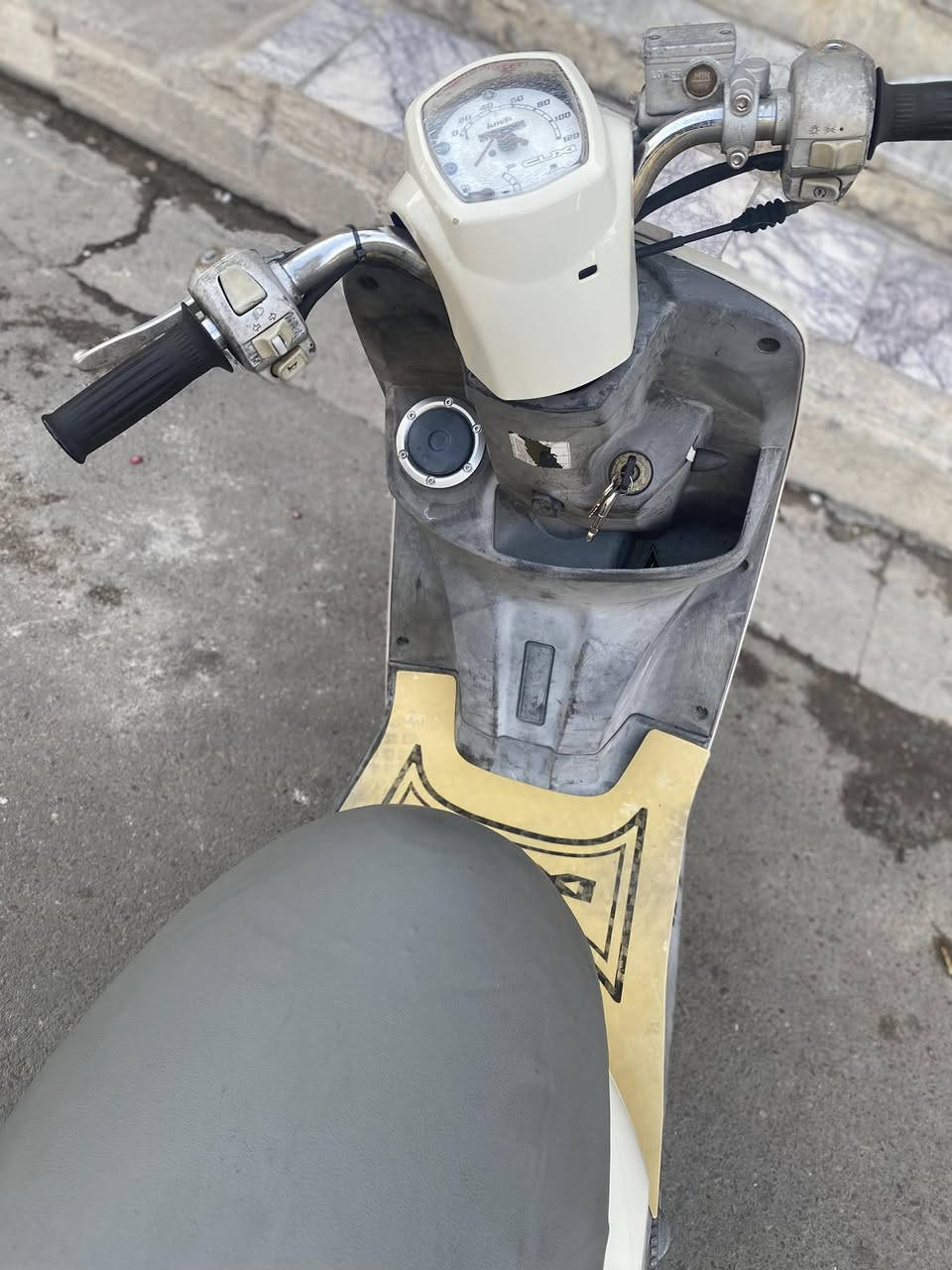 للبيع
الرقم***********
