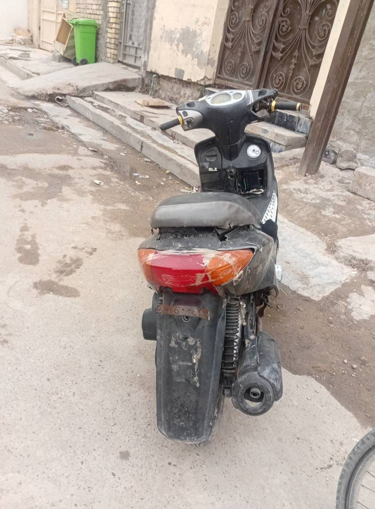 السلام عليكم سكنس نثيه للبيع دراجه مكينتهه توهه مجفتهه
كلجات امامي جديده والكلجات الخلفيه نضيفه بس عوزهه ترتيب شويه والقبق مال هندر ماشاده يرادله عرموطه حالين اشغلهه سلف السعر ٢٧٥ وبيهه مجال  مكاني بغداد بلديات
للستفسار متواجد خاص ورقمي ***********بي واتساب
