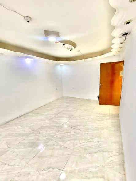 الدار~للايجار~طابق~اول~بالكرادة داخل~للعوائل~فقط
⚜️المحتويات :- غرفتين نوم كبار وصالة وحمام ومطبخ الدار مجهز >بديكورات >مرمر >سيراميك >خط نت >سخان >صحيات >خط كهرباء 

✨المساحة :-144 م معزول عزل تام درج وباب

✨بدل الايجار :- 850 الف دينار شهرياً  بدون دلال 

✨العنوان :- الكرادة داخل - شارع مقابيل مطعم البسملة قرب مستشفى عبد المجيد 

اللستفسار يرجى مراسلتي او الاتصال على الارقام التالية:-
📞***********
📞***********
📞***********
