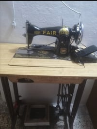 ماكينة خياطة • شغالة • نظيفة