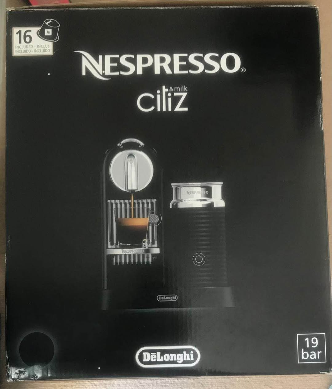 ئامێری دروست کرنی قاوەی ئیسپریسۆ بەبەکارهێنانی کەپسولی تایبەت کەلەبازاڕ بەردەستە مارکەی (delonghi) ئەلمانی زۆرکەم بەکارهاتوەولەکارتۆنەکەی خۆیدایە بۆ زانیاری زیاتر پەیوەندی بکەن بە 
*********** السليمانية, العراق
