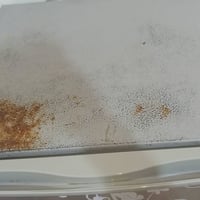 ثلاجة صغيرة • طباخ • تسرب غاز