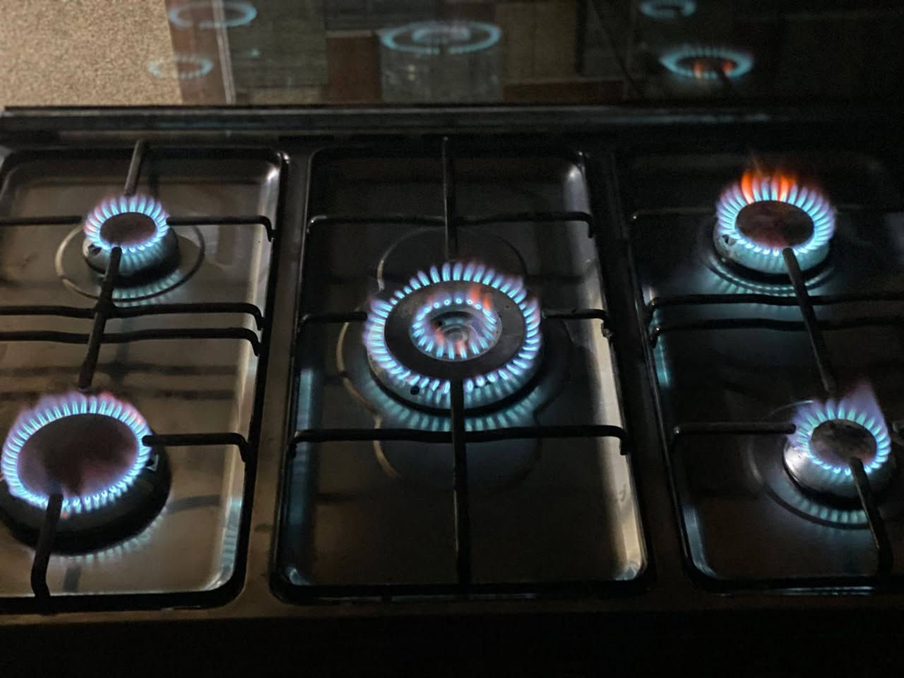 طباخ فريش مصري شغال نضيف بلادي كله 190وبي مجال*********** اتصل
