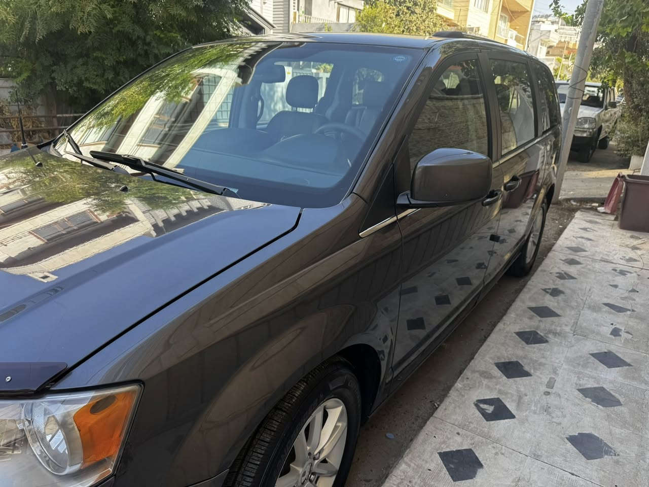 دوج كرفان
موديل٢٠١٩
مواصفات sxtمرغوب باب كهرباءي  جنط كهرباءي
سياركولش جديد تاير جديد دبلات جديدصدر جديد 
مابيها نقص   بيشبر بونيت صبغ 
بدلت جاملغ شريك بيدون صبغ  باب سكن و وراسكن  بس بمب
سعر(١٧٠$) ***********
