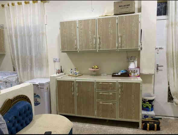 شقه سر قفليه للبيع 
ايجارها ٣٠٠ 
متكونه من غرفتين وهول مفتوح ع مطبخ 
وصحيات 
بيها تانكي 
كيزر 
ماطور 
بوستر مي 
واير سحب 
و٣ بنكات سقفيه 
حي القاهره 
تقاطع الجوازات قرب صيدليه جوهره الشفاء 
السعر ١٤ مليون
الاستفسار اكثر الاتصال على الرقم  ‭0777 219 0688‬
