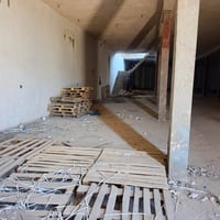 بناية للأيجار في موقع تجاري مساحتها 600متر الواجهه 15 والنزال40  واقعه...