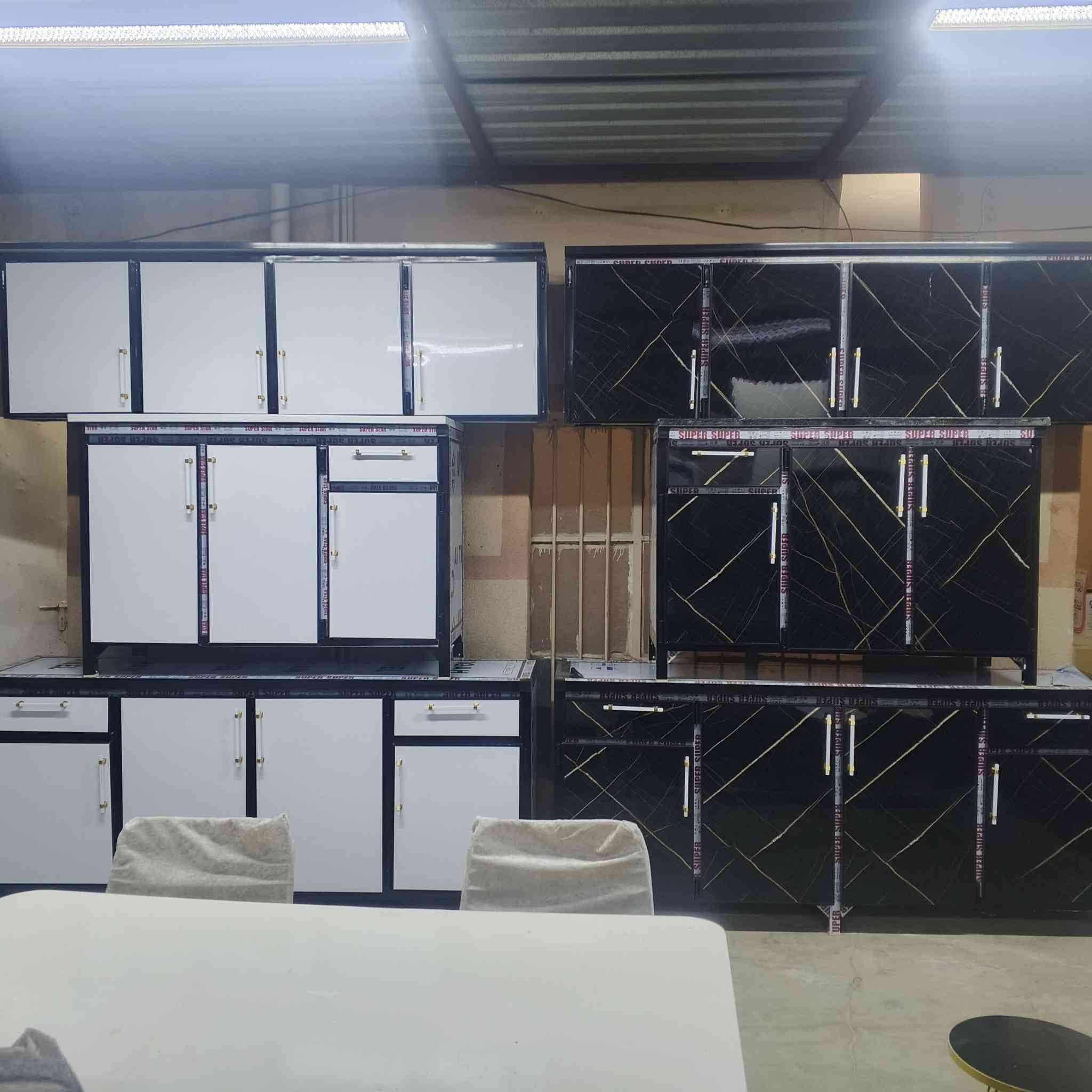 كاونترجديد قياس مترين ارضي وملحق
‏مع سنك قیاس(130ســم)مرمر
عنوان طوز خورماتو سوق جمهورية حسن قوان قرب اشتي مول
‏مراسله خاص او واتساب ***********
